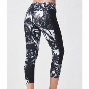 Fabletics black white palm tree tropical print cropped leggings